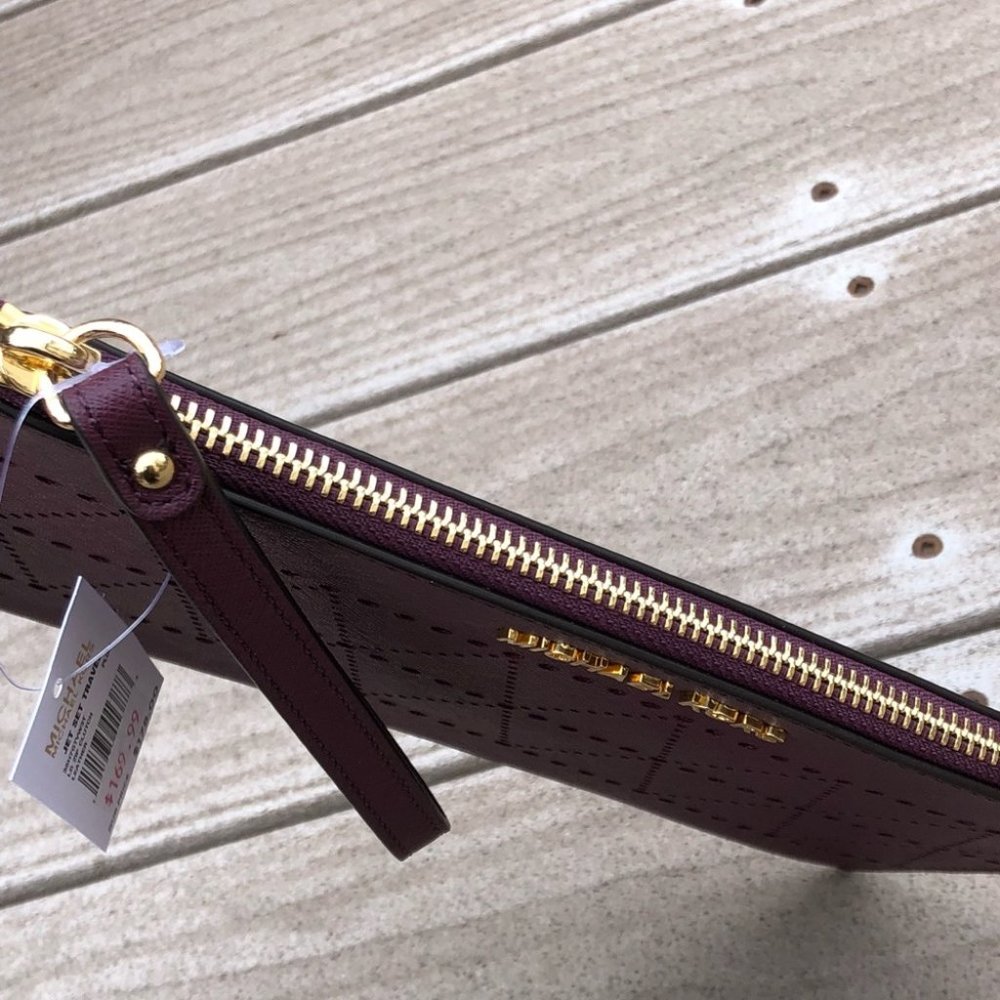 Authentic NWT Michael Kors perforated wristlet - Picture 3 of 6